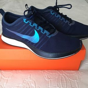 Nike dualtone  racer shoes navy size women’s 7.5